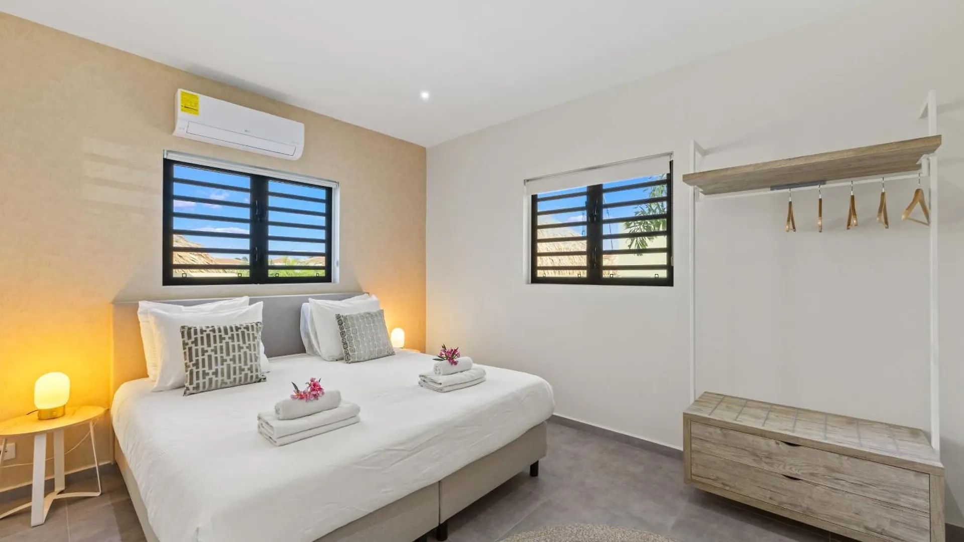 Casa Bon Bida Met Privezwembad, Mambo Beach Willemstad