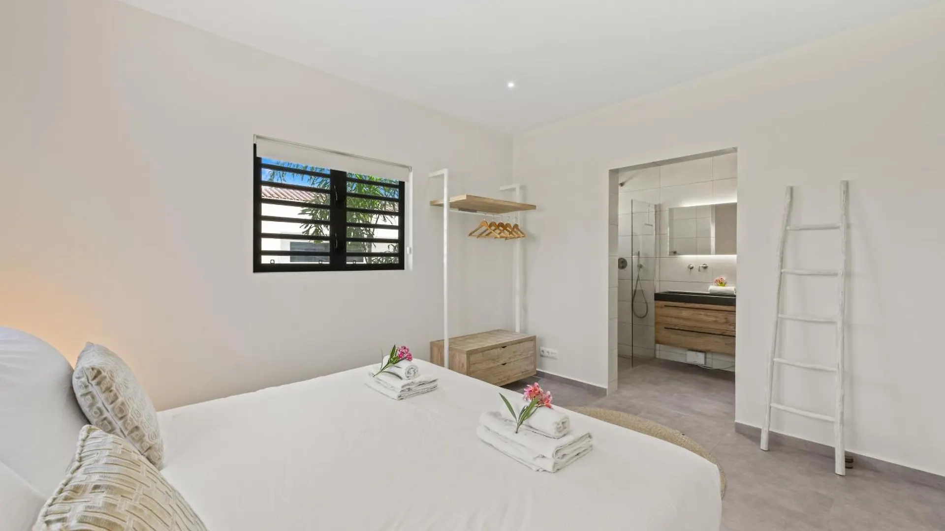 Villa Casa Bon Bida Met Privezwembad, Mambo Beach Willemstad